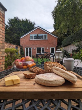 BT 9 Granny Flat & walled garden